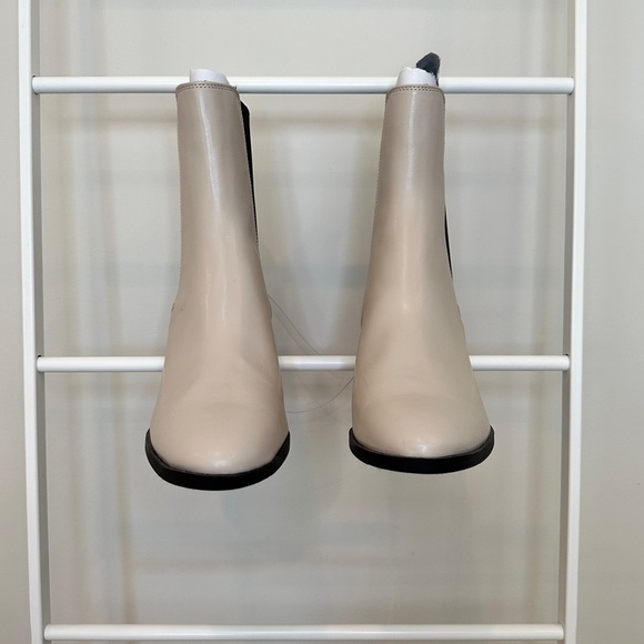 Itzel Chelsea Boot in Bone (9.5) - Picture 1 of 6